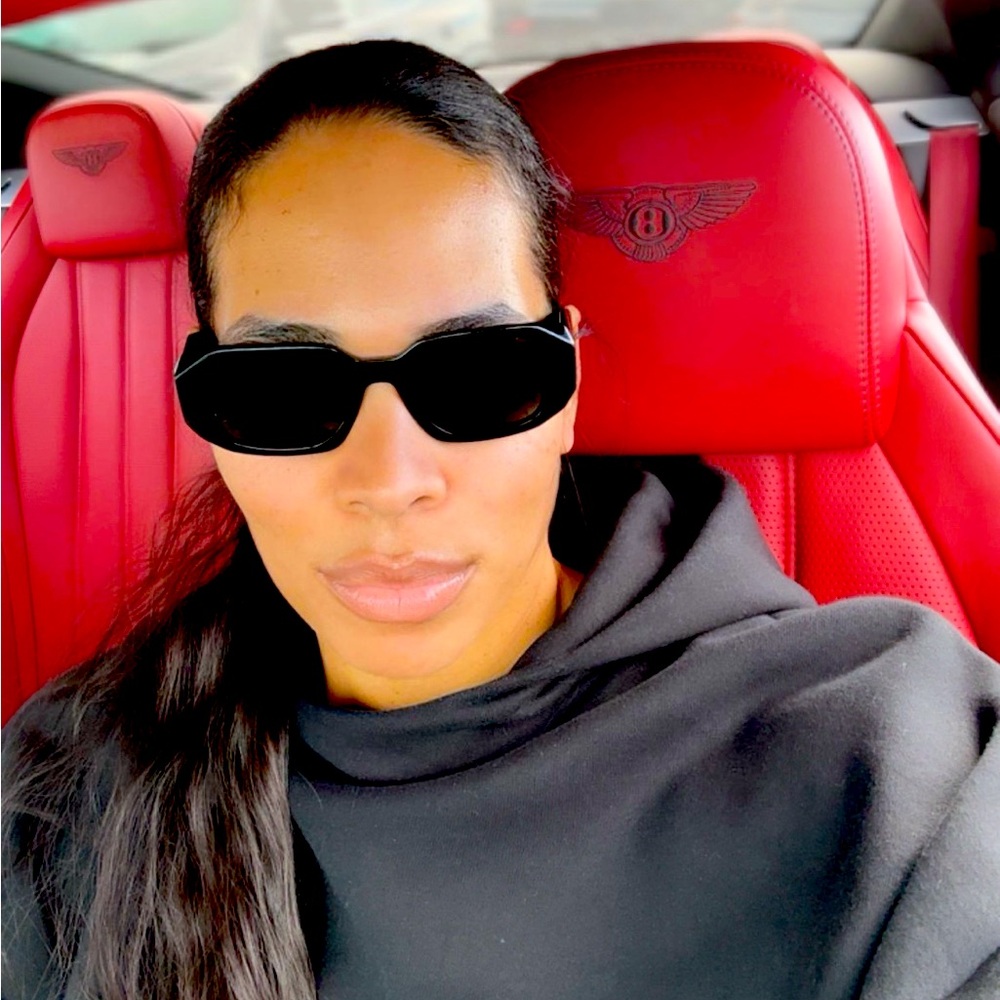 Meet your Posher, Tiara